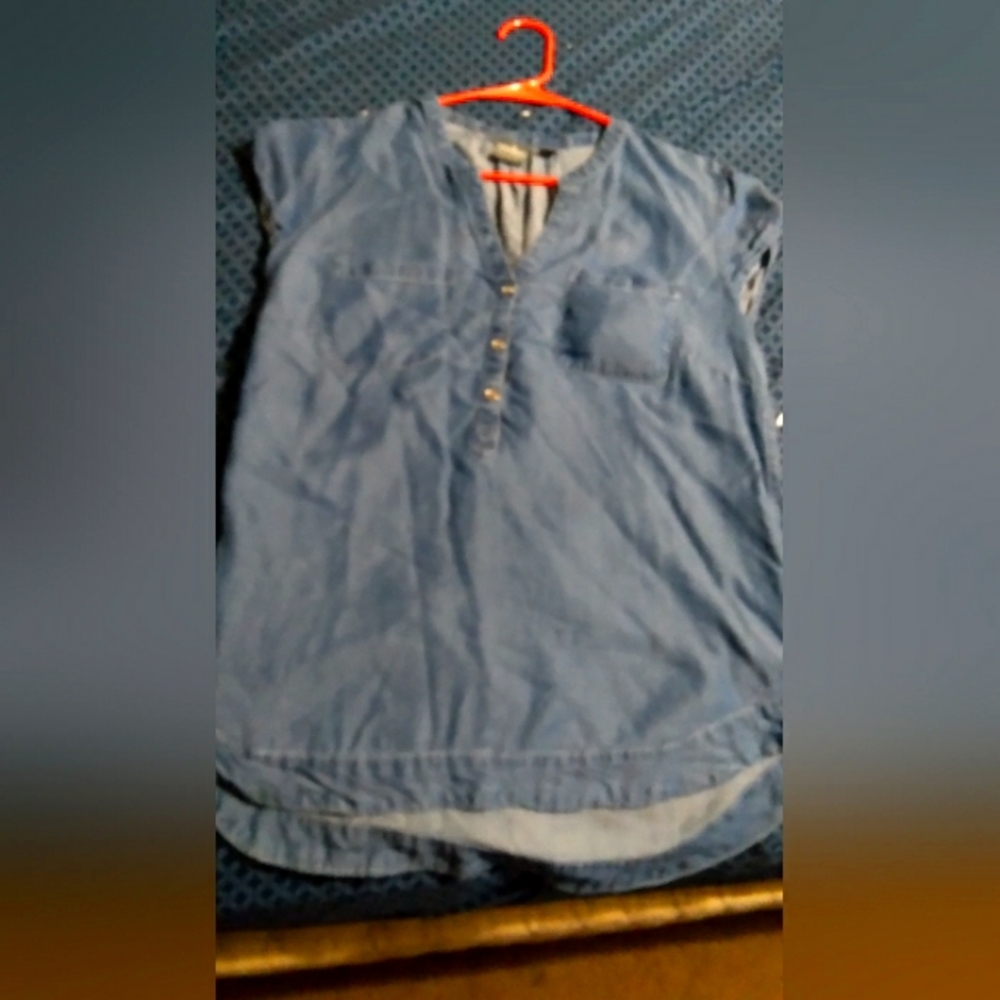 Size M denim blouse